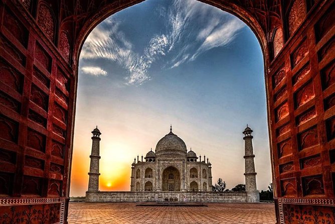 Sunrise tour to Tajmahal and Agra fort from Delhi - Breakfast, Multi-Cuisine Meal Break, and Agra Art and Craft Shopping