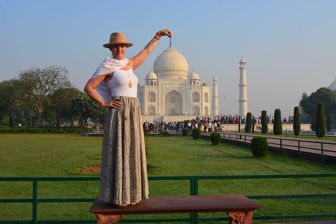Taj Mahal, Agra Fort & Baby Taj Luxury Day Tour From Delhi By Car - Breakfast, lunch, and the free-time shopping rhythm
