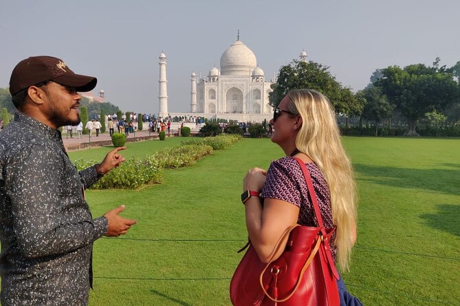 Taj Mahal, Agra Fort & Baby Taj Tour from Delhi - All Inclusive - Lunch at a 5-star hotel: a real break in the middle of the day