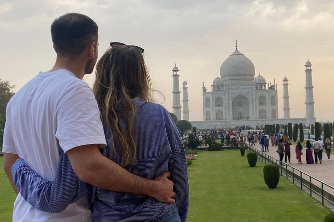 Taj Mahal & Agra Private Tour from Delhi by India's Fastest Train - Arrival at Agra, Meet-Your-Guide Moment, Then Taj Mahal at 9:50