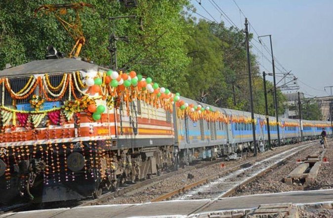 Taj Mahal Day Tour from Delhi by Superfast Train - TOP RATED TOUR - Taj Mahal at the heart of the day, 9:50 AM arrival and a guided first look