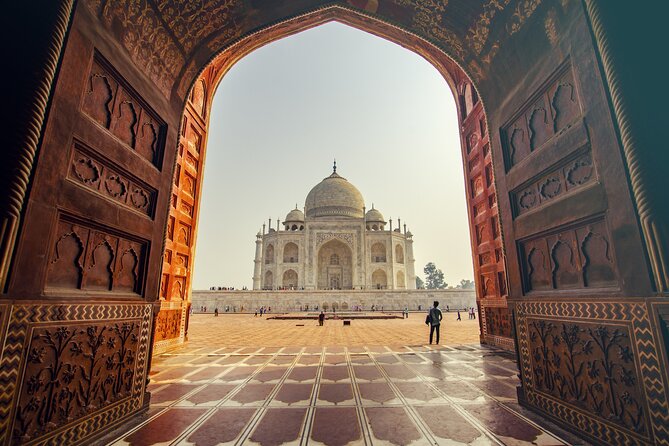 Taj Mahal entry tickets - Skip the line with Licensed Tour Guide - Taj Mahal fast-entry with a licensed guide: what you’re really buying