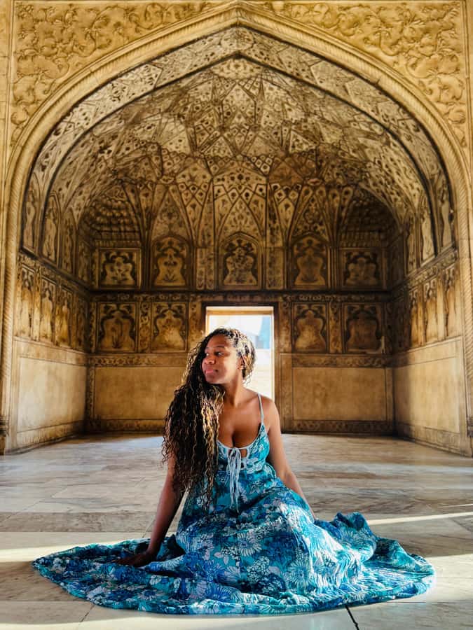 Taj Mahal: Foreigner Express Ticket (High Value) - Guided Walk and Photo Help at Prime Spots