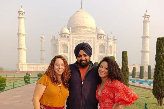 Taj Mahal Sunrise Tour From Delhi by Car - Guides make the difference: what reviews tell you to prioritize
