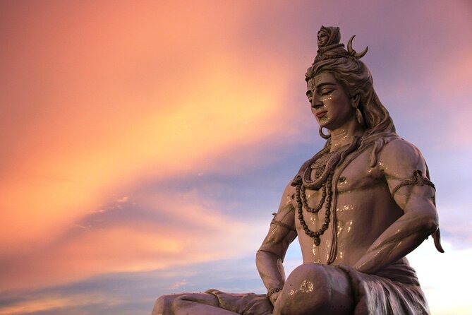 Taj Mahal Sunrise with Lord Shiva Temple:- All Inclusive - Entering the Taj Mahal at sunrise, and what your guide focuses on
