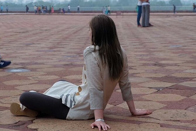 Taj Mahal Tour From Bangalore Flight At Agra Airport - Dress Code, Comfort, and Photo Timing in Agra