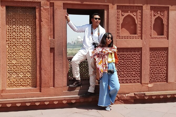 Taj Mahal Tour From Delhi - Getting from Delhi to Agra: AC Comfort and a Guide Who Sets the Tone