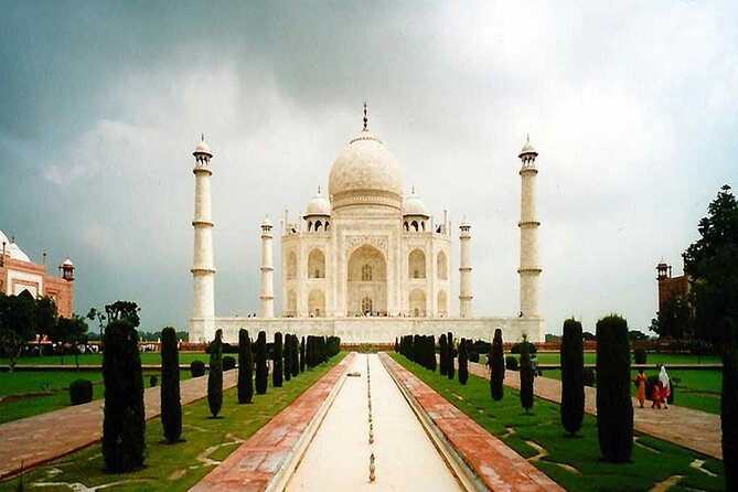 Taj Mahal with Local Agra Tour - Agra Fort in one hour: the Mughal setting you will actually feel