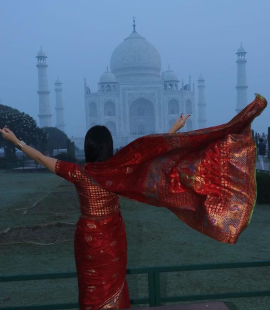 Taj Mahal with Professional Photoshoot - Lunch, Prints, And Leaving With Something Tangible