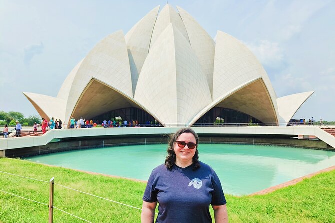 Top Sites of Delhi: Full Day Tour by Private Car - Stop 5: Lotus Temple, Quiet Time at a Bahai House of Worship