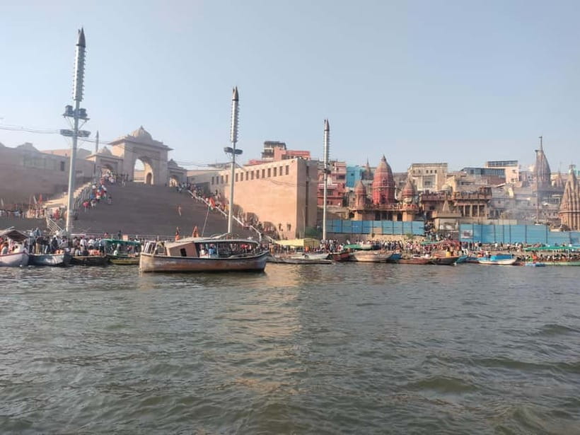 Tourist Guide English & Spanish Varanasi/Benares - Boat-Time Back on Land: Dashashwamedh Ghat Break and Photo Stops