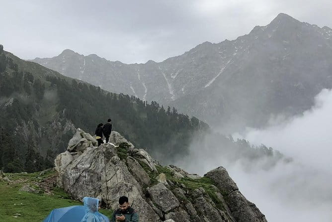 Triund Trek - The 9:00 AM start from McLeod Ganj, and the easiest way to get positioned