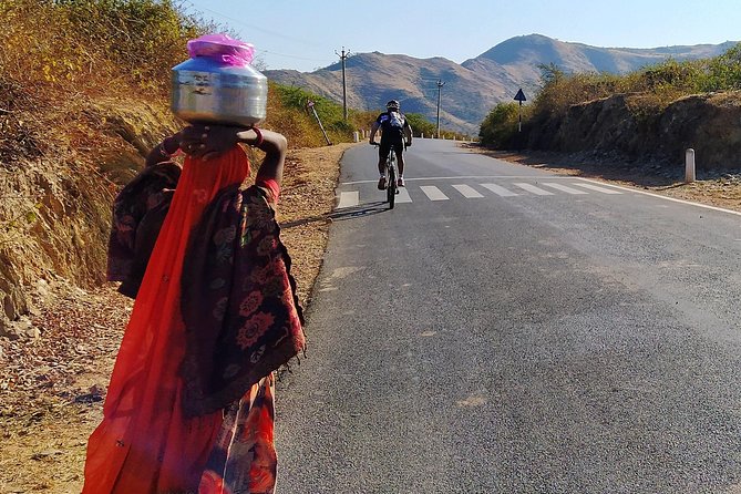Udaipur Bicycle Tour - Stop 0: Fateh Sagar Lake, the ride starts with views