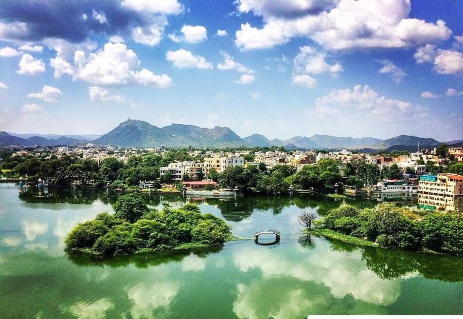 Udaipur: City Palace Museum Tour and Lake Pichola Boat Tour - What It Feels Like on the Ground