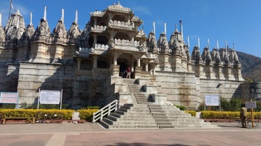 Udaipur: Full-Day Kumbhalgarh & Jain Temple Private Tour - Kumbhalgarh and Ranakpur in one day, why it works