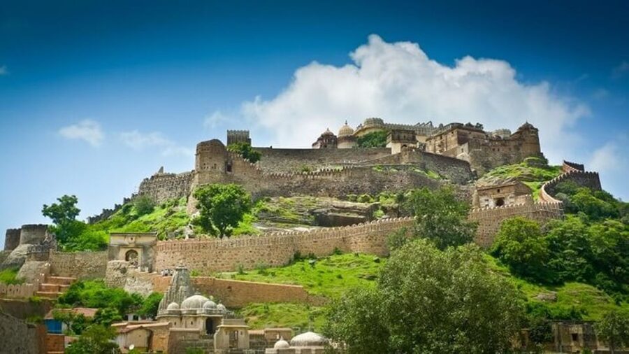 Udaipur: Full-Day Kumbhalgarh & Jain Temple Private Tour - Entering Kumbhalgarh Fort: UNESCO, fort walls, and big views