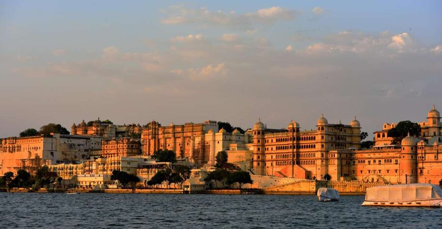 Udaipur: Full Day Private City Tour with Optional Boat Ride - Udaipur in One Cool Car, From Sajjangarh to Lake Pichola