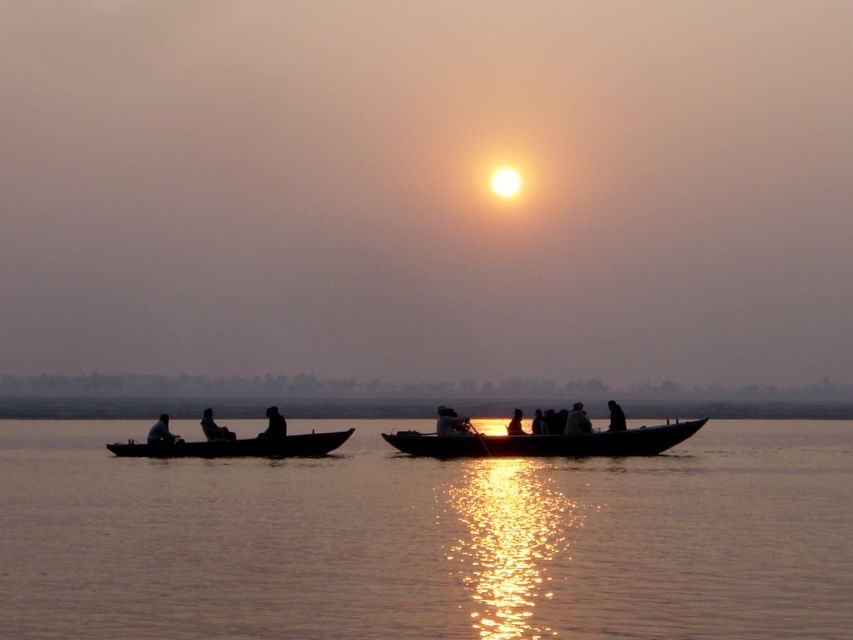 Udaipur: Guided Ghat Tour and Boat Ride - Lal Ghat’s Color and the Stories Behind the Details