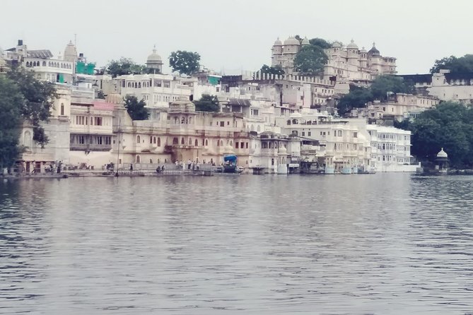 Udaipur sightseeing by tuk tuk or car - Stop 2: City Palace, the palace complex you will actually want to tour