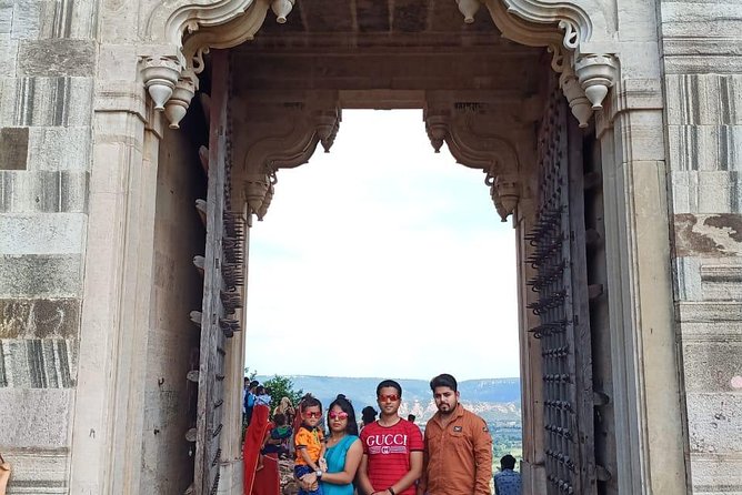 Udaipur Sightseeing Tour By Car With Guide - City Palace Of Udaipur And Jagdish Temple: The Mewar Start