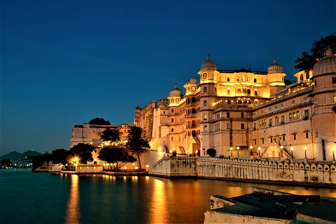 Udaipur Sightseeing Tour Package with Guide and Private Taxi - How the route plays out, with Lake Pichola as the main visual pause