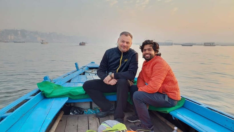 Varanasi: Ancient ghat walk tour with local guide - Why This 2-Hour Ghat Walk Feels Like Varanasi Fast