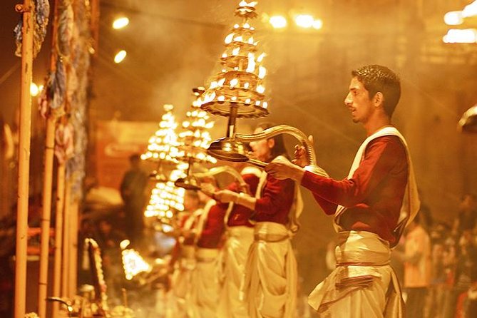 Varanasi Evening Ganga Aarti Tour - Why the Ganga Aarti at dusk feels like the heart of Varanasi