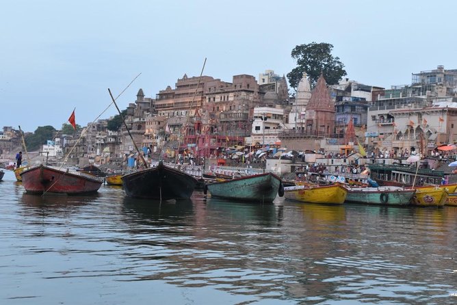 Varanasi Morning Boat Tour [RowBoat] - Dashashwamedh Ghat: the main ghat and its legendary stories