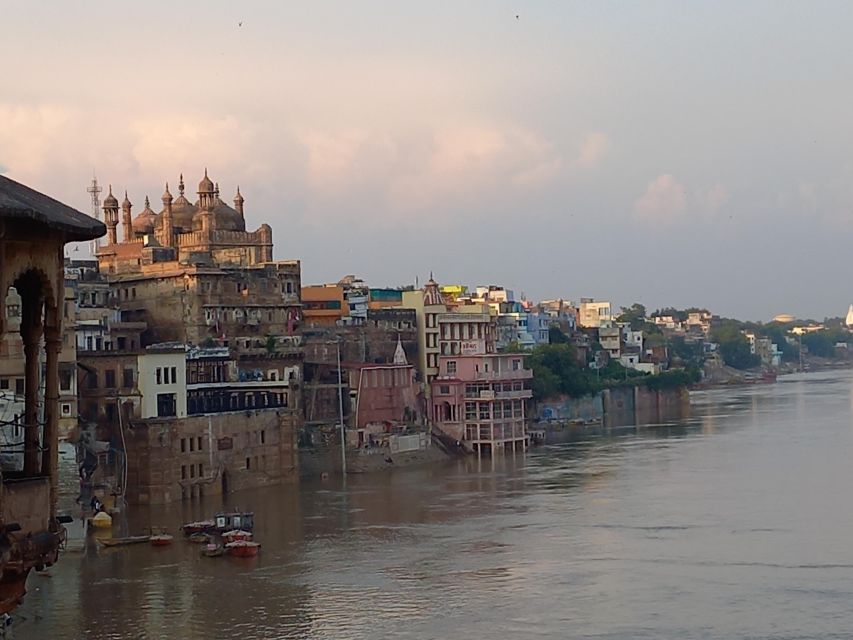 Varanasi: Sunrise Boat Tour with Arti Ceremony - Key things that make this sunrise tour work