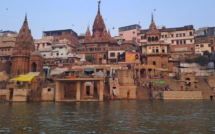 Varanasi: Sunrise Boat Tour with Arti Ceremony - Who should book this sunrise Arti boat tour