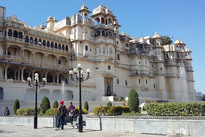 Walking Guided tour in Udaipur - Gangaur Ghat: the temple-lined waterfront start